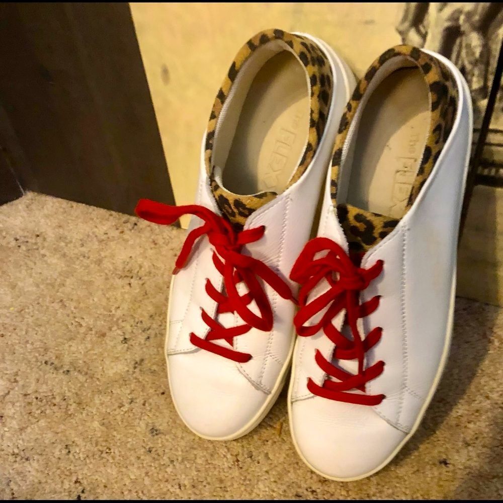 Fun shoes by The Flexx in size 6